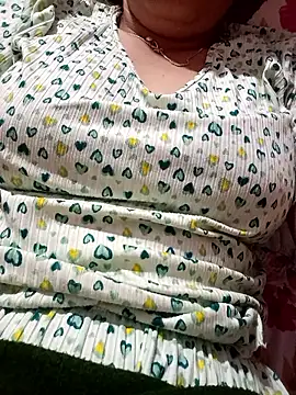 neha0882 online show from 02/15/26, 10:47