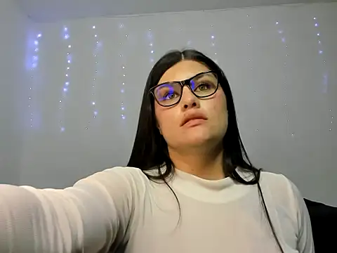 Snapshot of Karina27 chatting on 02/15/26, 05:08 Karina27 online show from 02/15/26, 05:08