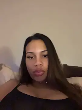 Snapshot of Petite_Baddie chatting on 06/27/26, 06:19 Petite Baddie online show from 06/27/26, 06:19