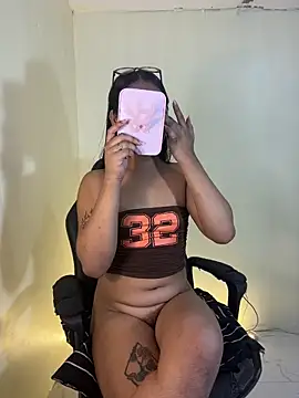 Snapshot of ursweet_thanyaXx chatting on 04/03/26, 09:49 ursweet thanyaXx online show from 04/03/26, 09:49