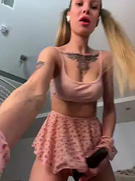 Snapshot of ElyseeXXX chatting on 02/20/26, 10:22 ElyseeXXX online show from 02/20/26, 10:22