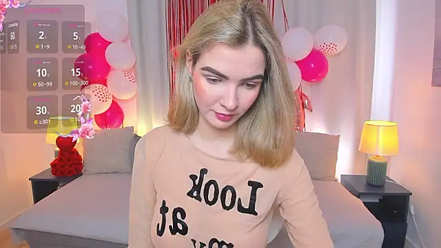 Snapshot of SinLuna_ chatting on 02/15/26, 01:10 SinLuna online show from 02/15/26, 01:10