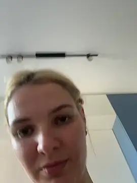 Snapshot of SinLuna_ chatting on 06/19/26, 02:12 SinLuna online show from 06/19/26, 02:12