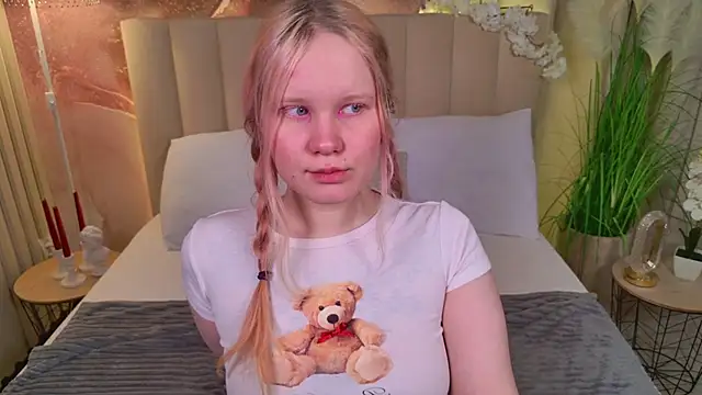 AnnieVibe online show from 04/10/26, 05:42