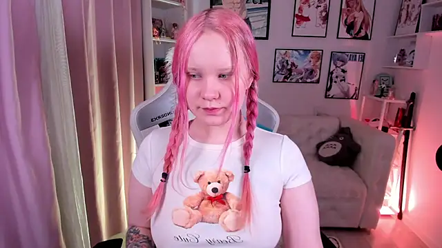 Snapshot of AnnieVibe chatting on 03/03/26, 05:31 AnnieVibe online show from 03/03/26, 05:31