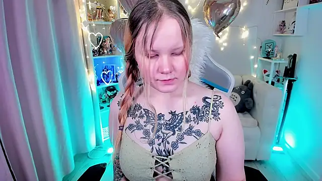 Snapshot of AnnieVibe chatting on 02/15/26, 06:07 AnnieVibe online show from 02/15/26, 06:07