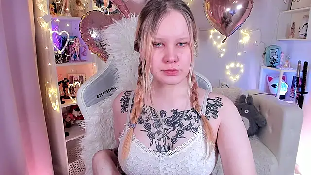 Snapshot of AnnieVibe chatting on 02/05/26, 05:31 AnnieVibe online show from 02/05/26, 05:31