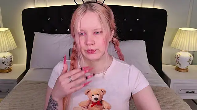 AnnieVibe online show from 04/02/26, 05:30