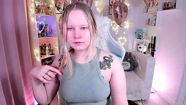 Snapshot of AnnieVibe chatting on 02/06/26, 05:31 AnnieVibe online show from 02/06/26, 05:31