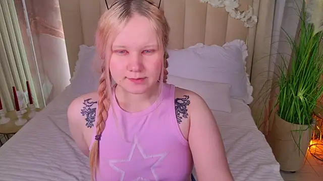Snapshot of AnnieVibe chatting on 04/21/26, 05:41 AnnieVibe online show from 04/21/26, 05:41