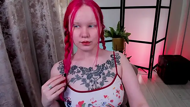 Snapshot of AnnieVibe chatting on 05/13/26, 05:42 AnnieVibe online show from 05/13/26, 05:42