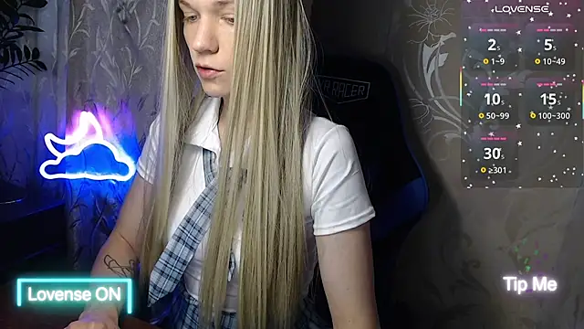 Snapshot of Shiny_Victoria chatting on 06/20/26, 07:24 Shiny Victoria online show from 06/20/26, 07:24