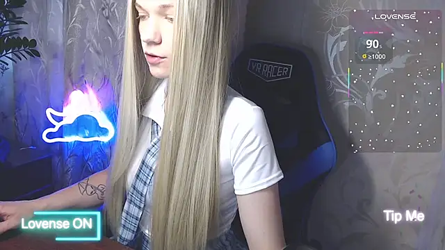 Snapshot of Shiny_Victoria chatting on 06/27/26, 08:31 Shiny Victoria online show from 06/27/26, 08:31