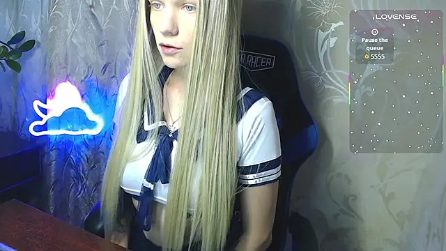 Snapshot of Shiny_Victoria chatting on 07/17/26, 09:06 Shiny Victoria online show from 07/17/26, 09:06