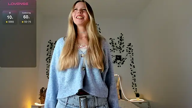 Snapshot of EllyMartinez chatting on 02/24/26, 04:30 EllyMartinez online show from 02/24/26, 04:30