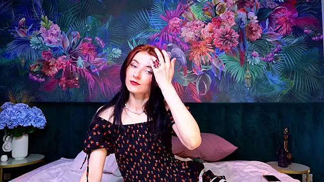 Snapshot of NicoleLuxe chatting on 06/04/26, 06:23 NicoleLuxe online show from 06/04/26, 06:23