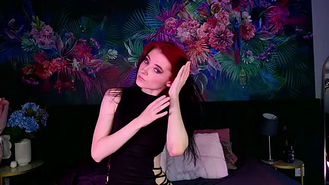 Snapshot of NicoleLuxe chatting on 07/18/26, 05:43 NicoleLuxe online show from 07/18/26, 05:43