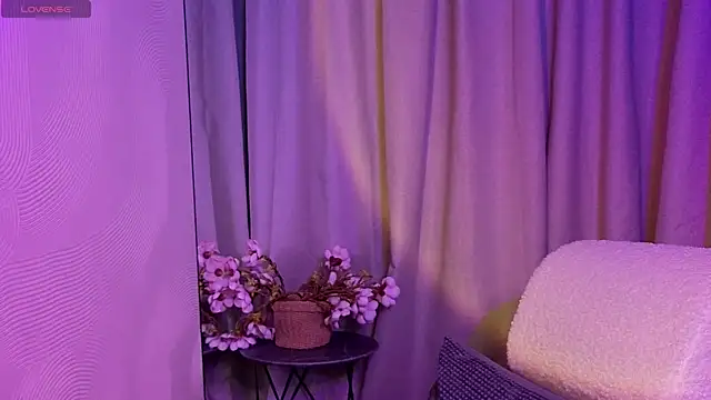 NicoleLuxe online show from 03/01/26, 05:57