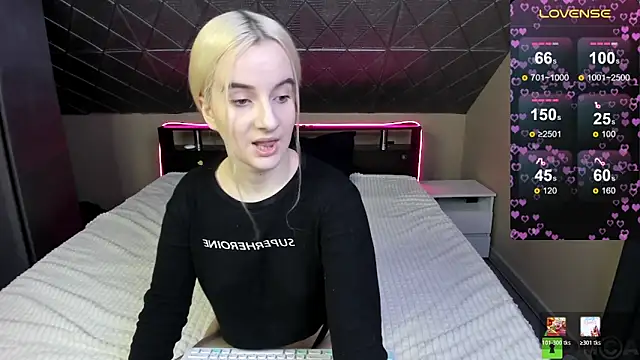 Naomi1Hinata online show from 03/12/26, 01:33