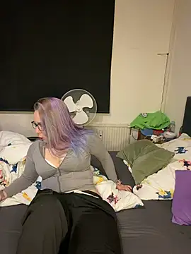 Snapshot of Red_desteny chatting on 03/02/26, 06:15 Red desteny online show from 03/02/26, 06:15