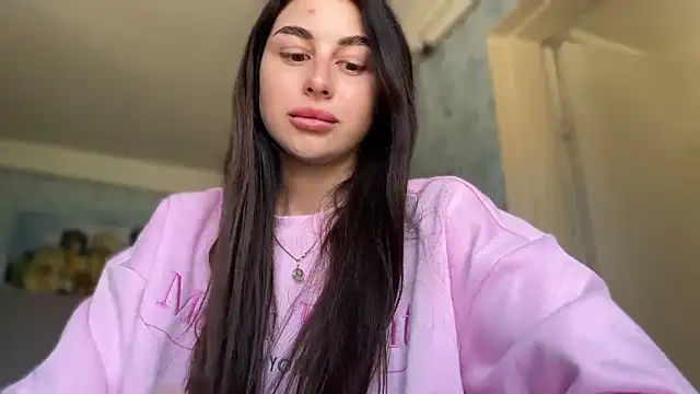 Snapshot of LiluMartiznir chatting on 04/15/26, 10:32 LiluMartiznir online show from 04/15/26, 10:32