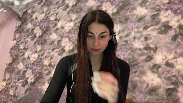 Snapshot of LiluMartiznir chatting on 04/06/26, 06:53 LiluMartiznir online show from 04/06/26, 06:53