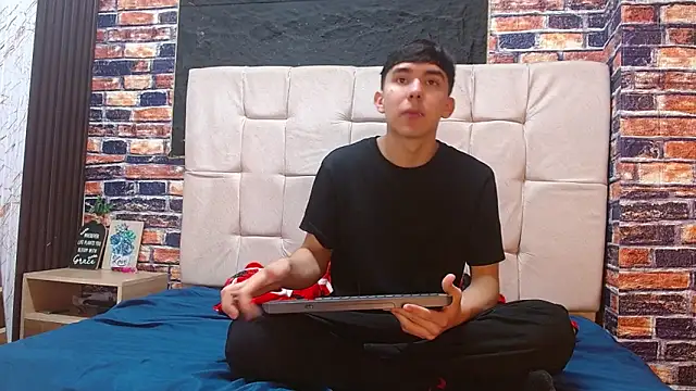 Snapshot of massimoferrera303av chatting on 02/19/26, 06:49 massimoferrera303av online show from 02/19/26, 06:49