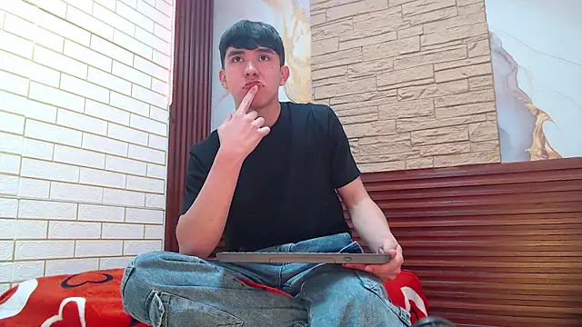 Snapshot of massimoferrera303av chatting on 02/02/26, 09:25 massimoferrera303av online show from 02/02/26, 09:25