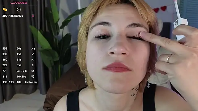 AutumnWhisper online show from 04/15/26, 04:00