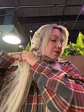 Chiibi online show from 02/12/26, 09:09