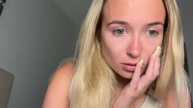 Snapshot of kelseyblu chatting on 06/14/26, 11:17 kelseyblu online show from 06/14/26, 11:17