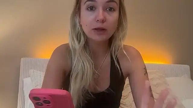 Snapshot of kelseyblu chatting on 05/19/26, 12:04 kelseyblu online show from 05/19/26, 12:04