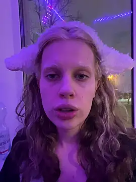 Snapshot of Maxine_gold chatting on 02/27/26, 08:08 Maxine gold online show from 02/27/26, 08:08