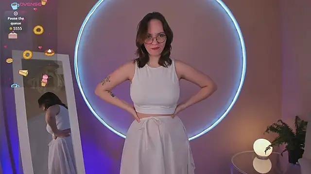 Crystal lovley online show from 03/04/26, 09:44