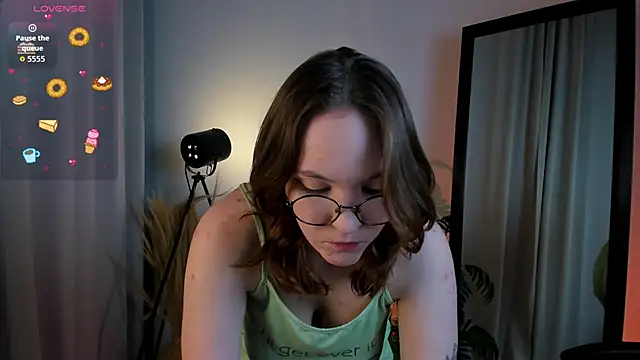 Crystal lovley online show from 03/31/26, 10:12