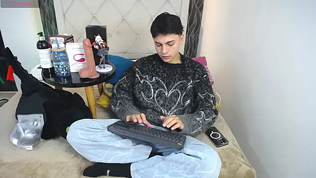 Samu Hott online show from 03/25/26, 08:30