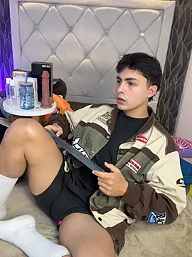 Samu Hott online show from 04/10/26, 08:27