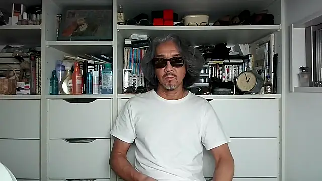Snapshot of MtaS1 chatting on 06/21/26, 03:51 MtaS1 online show from 06/21/26, 03:51