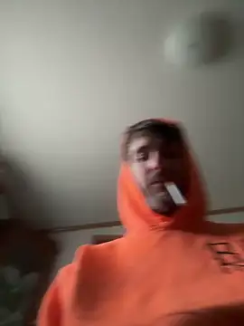 Snapshot of tommattsonn chatting on 03/18/26, 09:04 tommattsonn online show from 03/18/26, 09:04