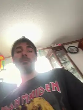 Snapshot of tommattsonn chatting on 03/20/26, 01:34 tommattsonn online show from 03/20/26, 01:34