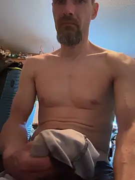 Snapshot of tommattsonn chatting on 04/14/26, 09:42 tommattsonn online show from 04/14/26, 09:42