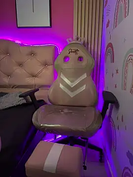 Snapshot of Karolaiin_LS chatting on 02/08/26, 08:39 Karolaiin LS online show from 02/08/26, 08:39