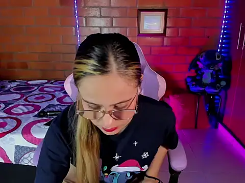 Snapshot of cristalprincess_ chatting on 02/23/26, 10:10 cristalprincess online show from 02/23/26, 10:10