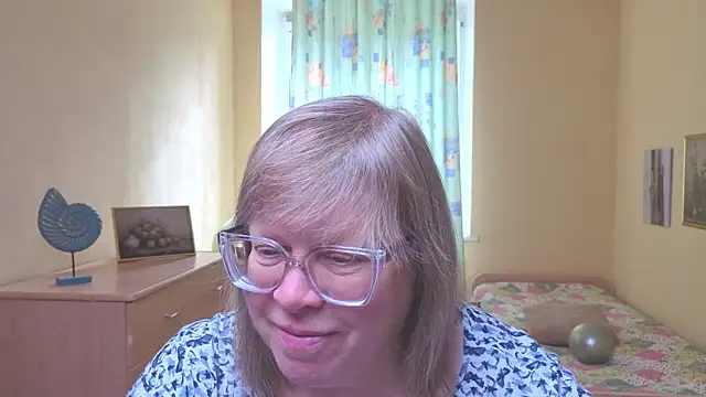 Snapshot of Emma_Eclipsee chatting on 03/03/26, 10:33 Emma Eclipsee online show from 03/03/26, 10:33