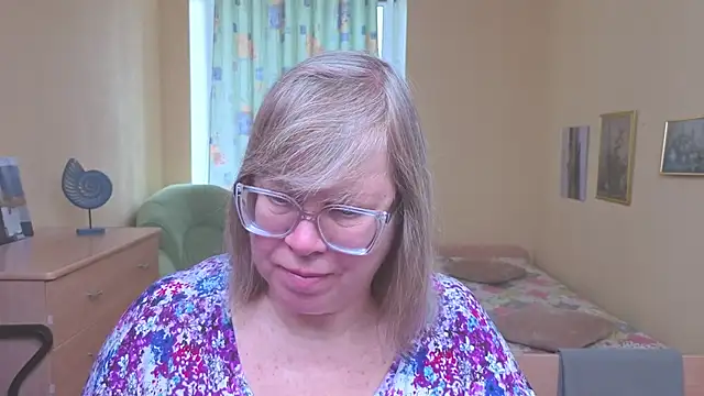 Snapshot of Emma_Eclipsee chatting on 02/13/26, 08:58 Emma Eclipsee online show from 02/13/26, 08:58