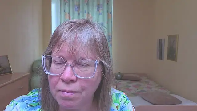 Snapshot of Emma_Eclipsee chatting on 04/04/26, 10:55 Emma Eclipsee online show from 04/04/26, 10:55