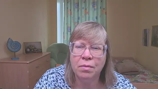 Snapshot of Emma_Eclipsee chatting on 03/01/26, 11:10 Emma Eclipsee online show from 03/01/26, 11:10