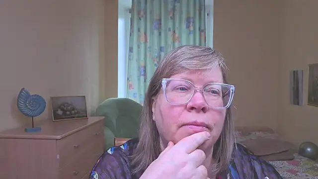 Snapshot of Emma_Eclipsee chatting on 03/04/26, 10:45 Emma Eclipsee online show from 03/04/26, 10:45