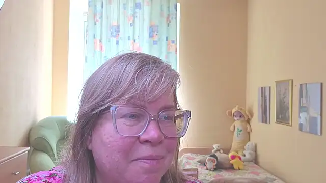 Snapshot of Emma_Eclipsee chatting on 05/16/26, 10:47 Emma Eclipsee online show from 05/16/26, 10:47