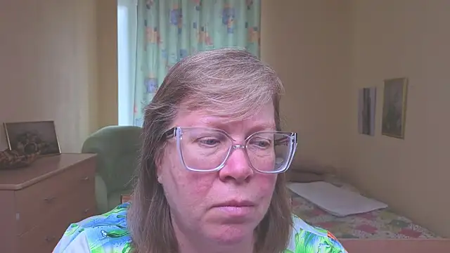 Snapshot of Emma_Eclipsee chatting on 04/02/26, 11:06 Emma Eclipsee online show from 04/02/26, 11:06